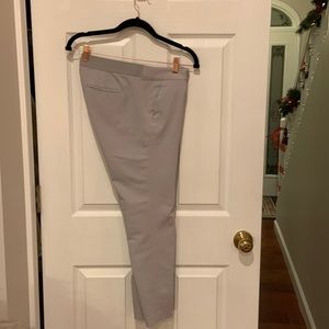 Amanda & Chelsea gray ankle pants with half-elastic waist detail. Size 4